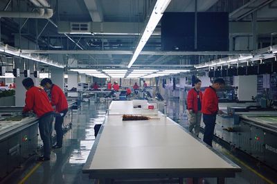 《對話新時代》攝制組走進(jìn)贏領(lǐng)智尚 專訪陳靈梅，共話時尚創(chuàng)新與企業(yè)發(fā)展